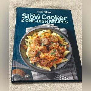 Taste of Home Everyday Slow Cooker & One-Dish Recipes, Hardcover, 2021